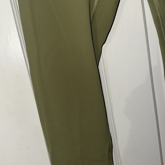 Lululemon Legging - SIZE 8 - Picture 7 of 10